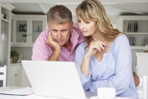 couple-at-computer